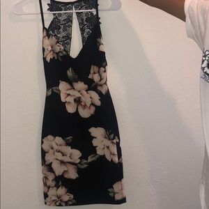 Short Vneck Dress with Lace back